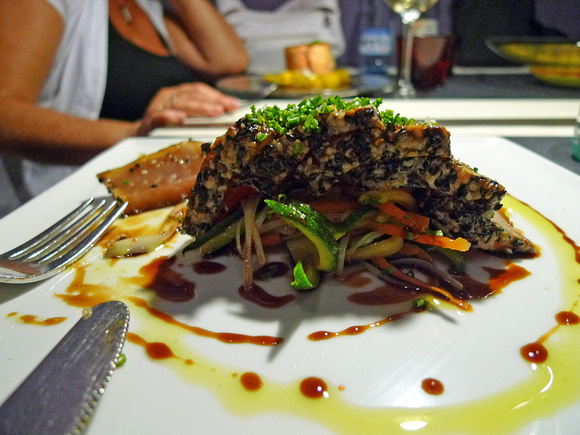 Black & White Tuna Tartar at Bestiaire