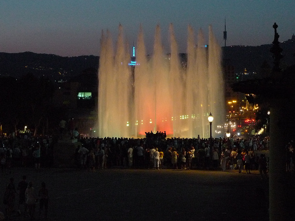 Font Magica dances with light