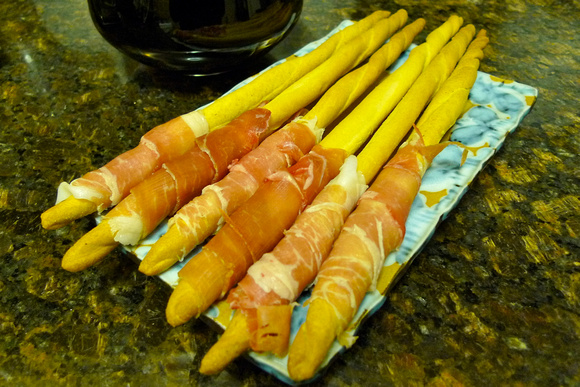 THANKSGIVING: Prosciutto-Wrapped Grissini